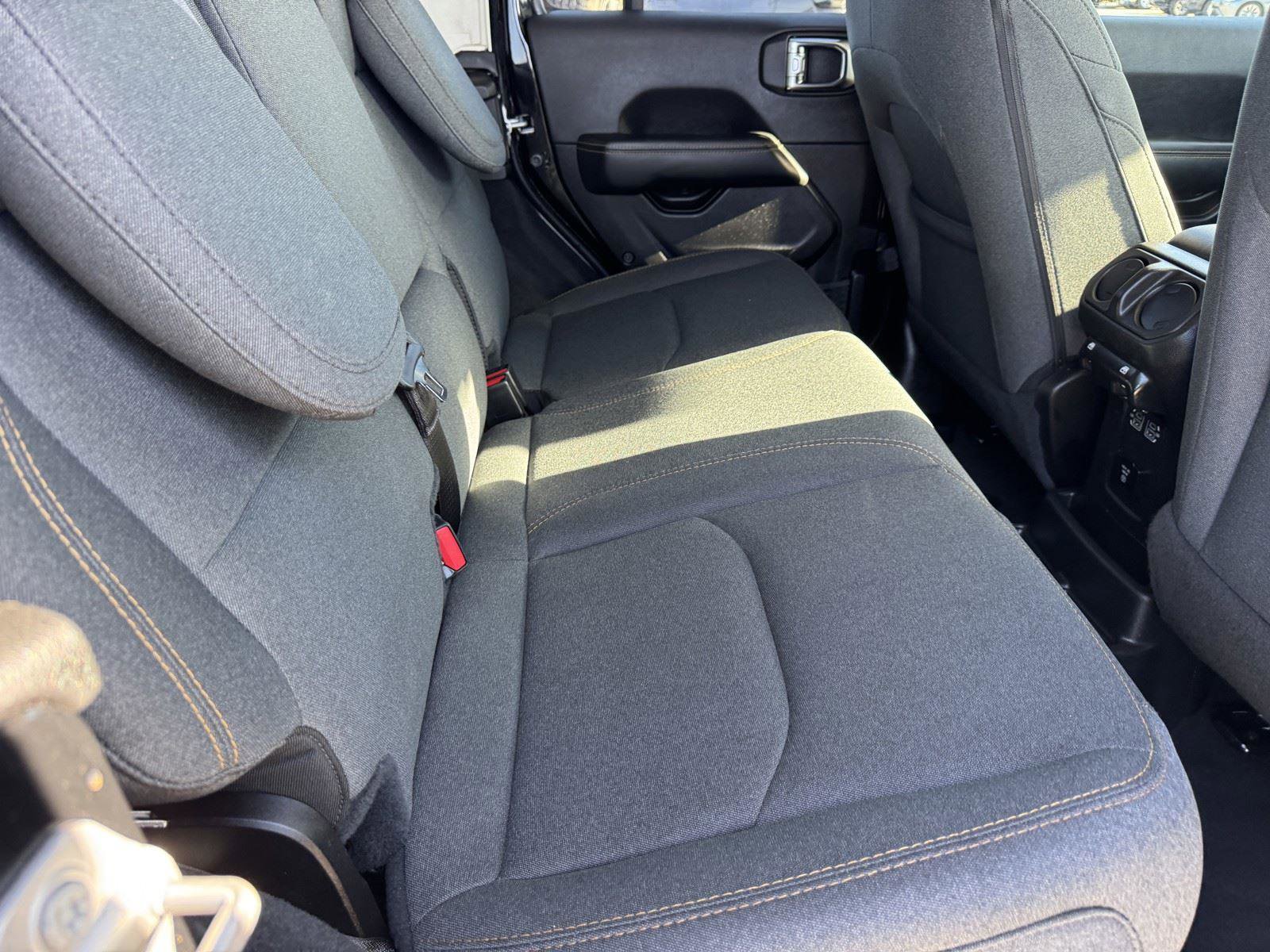 Certified 2025 Jeep Wrangler Sahara w/ Safety Group AWD/4WD image 9