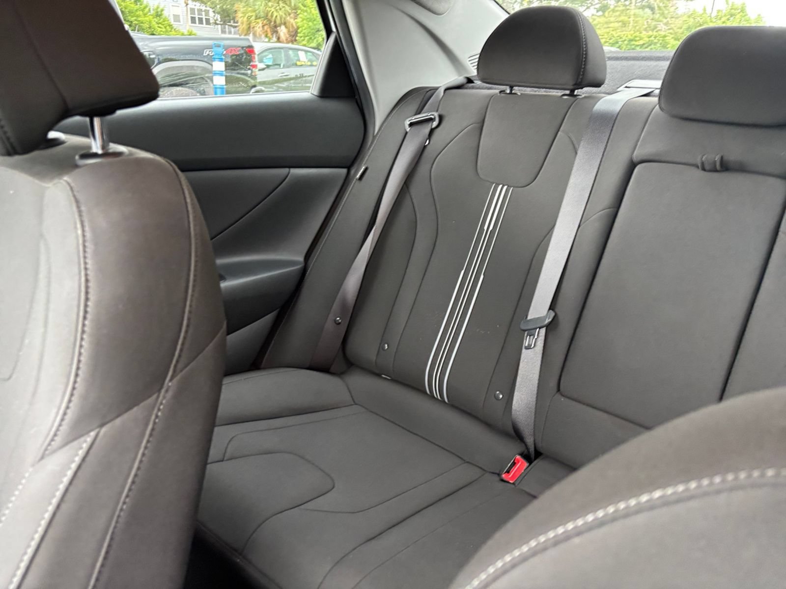 Used 2025 Hyundai Elantra SEL FWD image 41