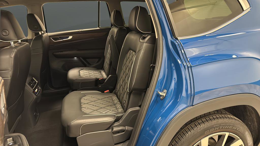 Used 2025 Volkswagen Atlas SEL Premium R-Line image 23