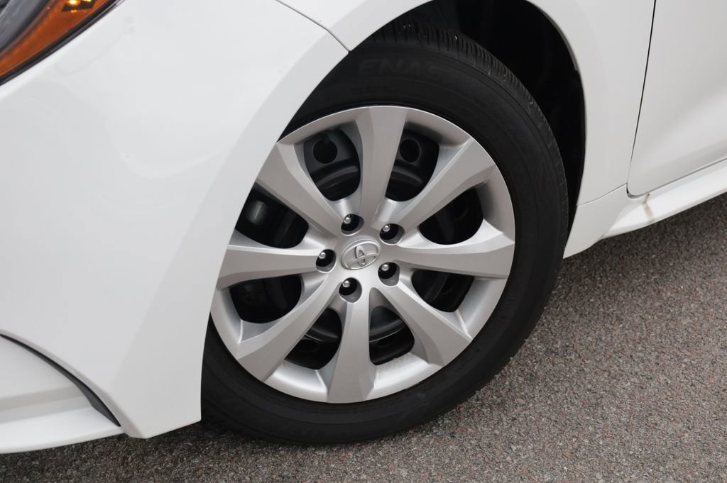 Used 2025 Toyota Corolla LE image 17
