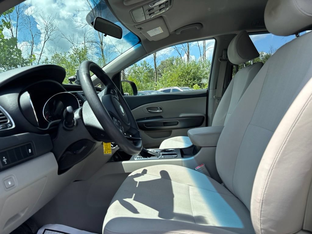Used 2020 Kia Sedona LX FWD image 11