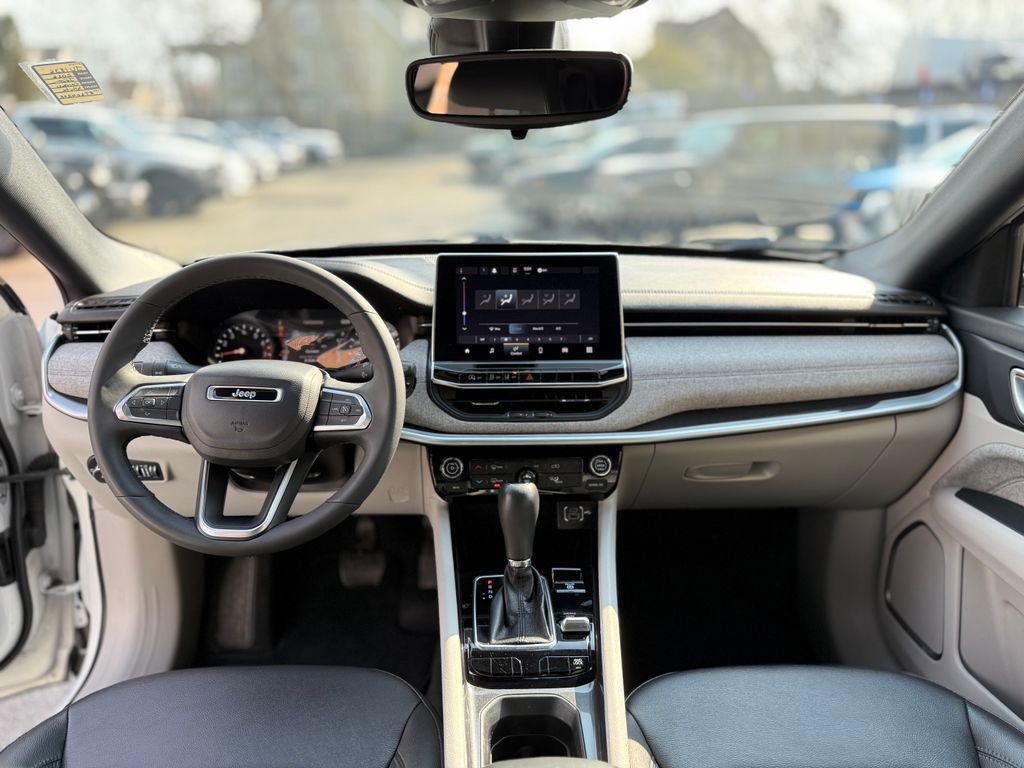Used 2024 Jeep Compass Latitude AWD/4WD image 7