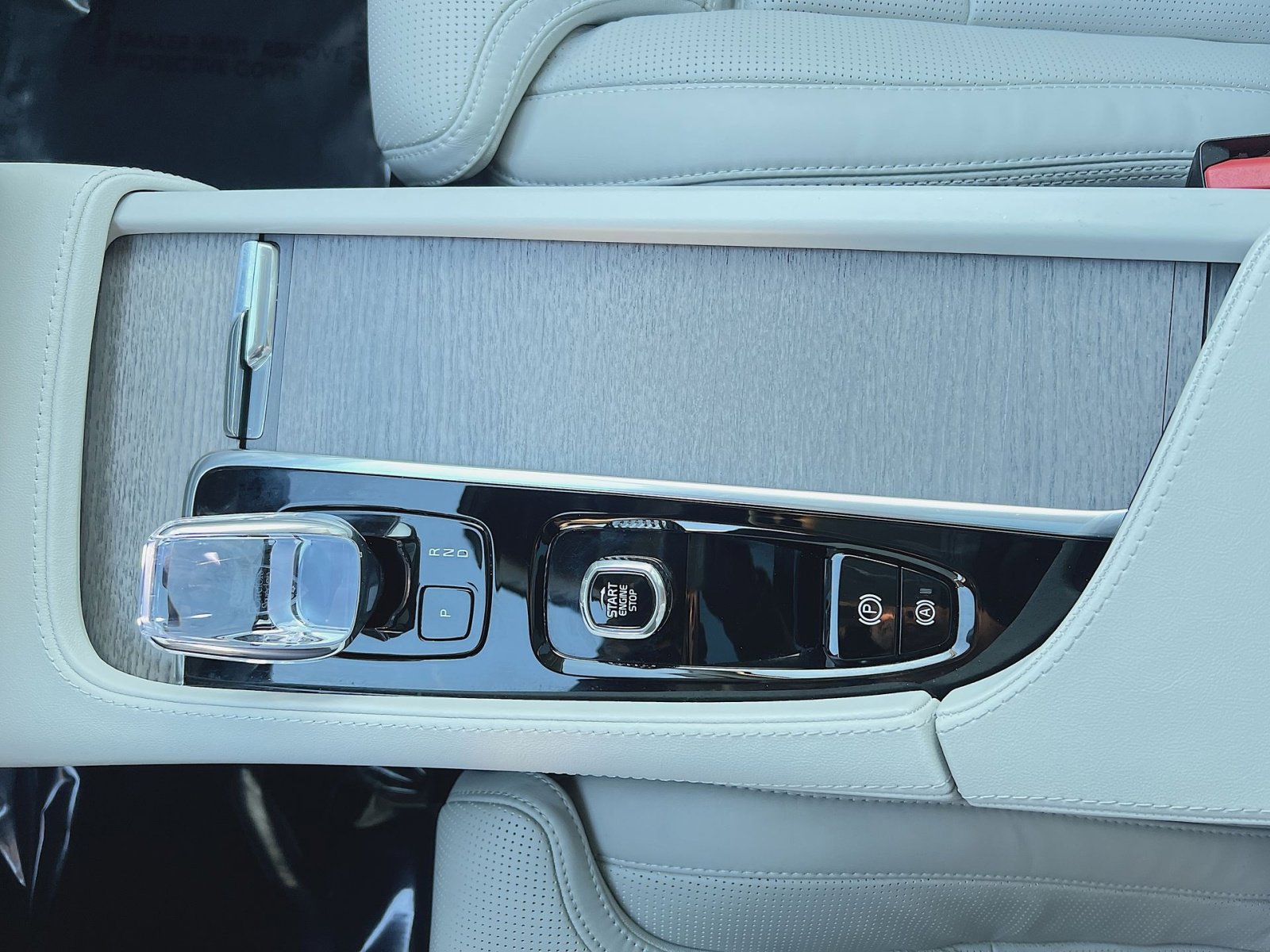 Certified 2024 Volvo XC90 B6 Ultimate w/ Protection Package Premier image 23