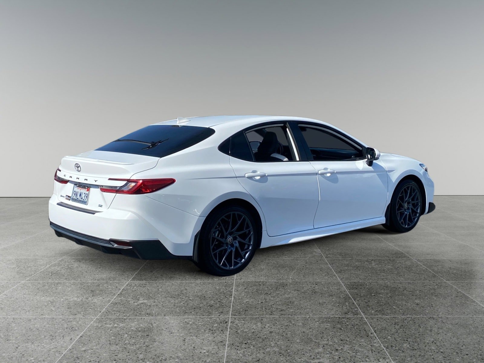 Used 2025 Toyota Camry SE FWD image 5