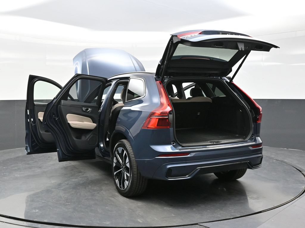 Used 2026 Volvo XC60 B5 Plus AWD/4WD image 41