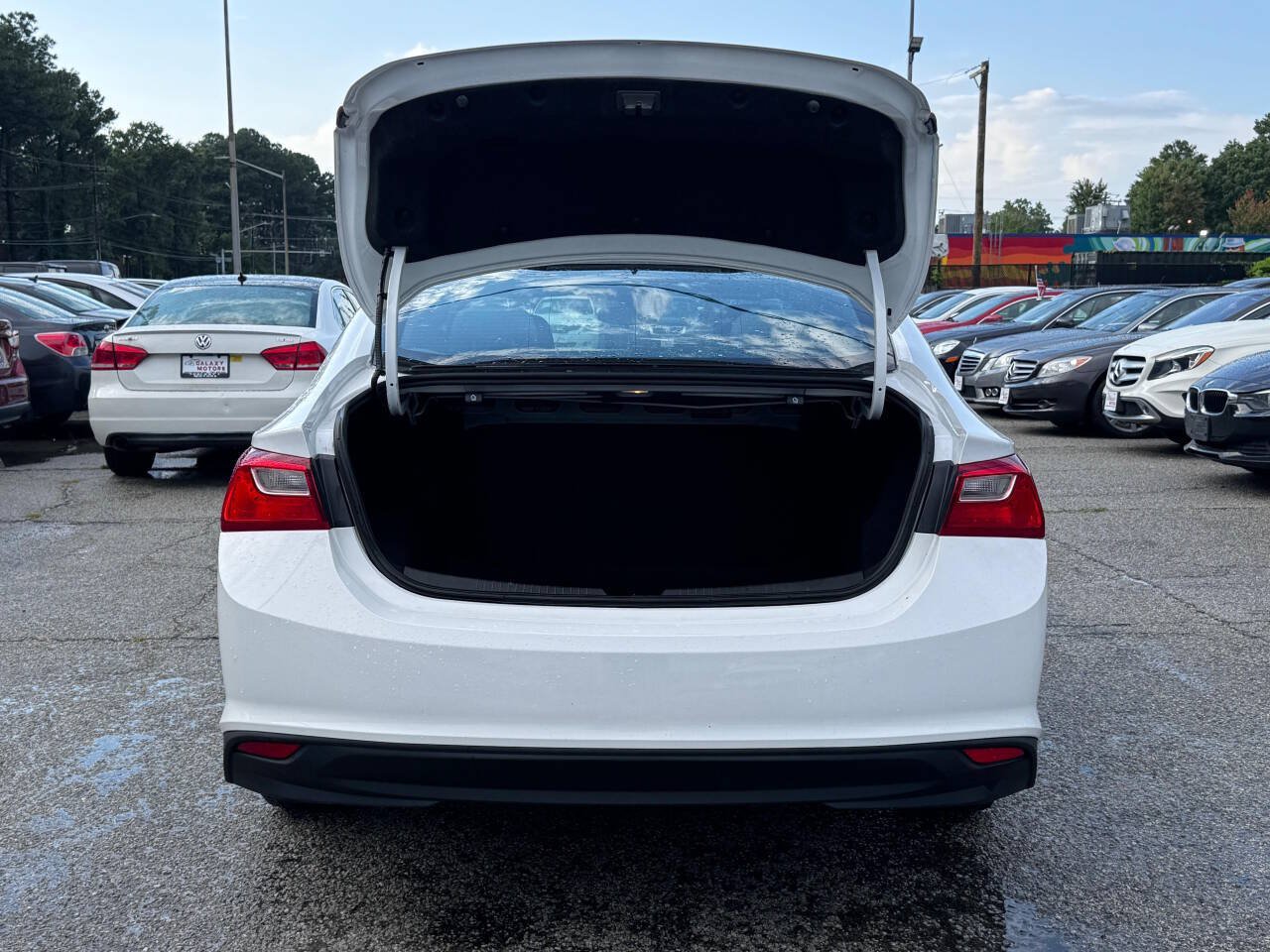 Used 2023 Chevrolet Malibu LS FWD image 17