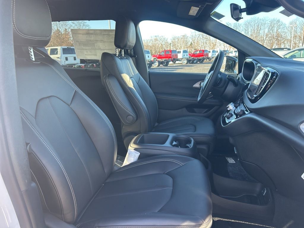 New 2026 Chrysler Voyager LX FWD image 9