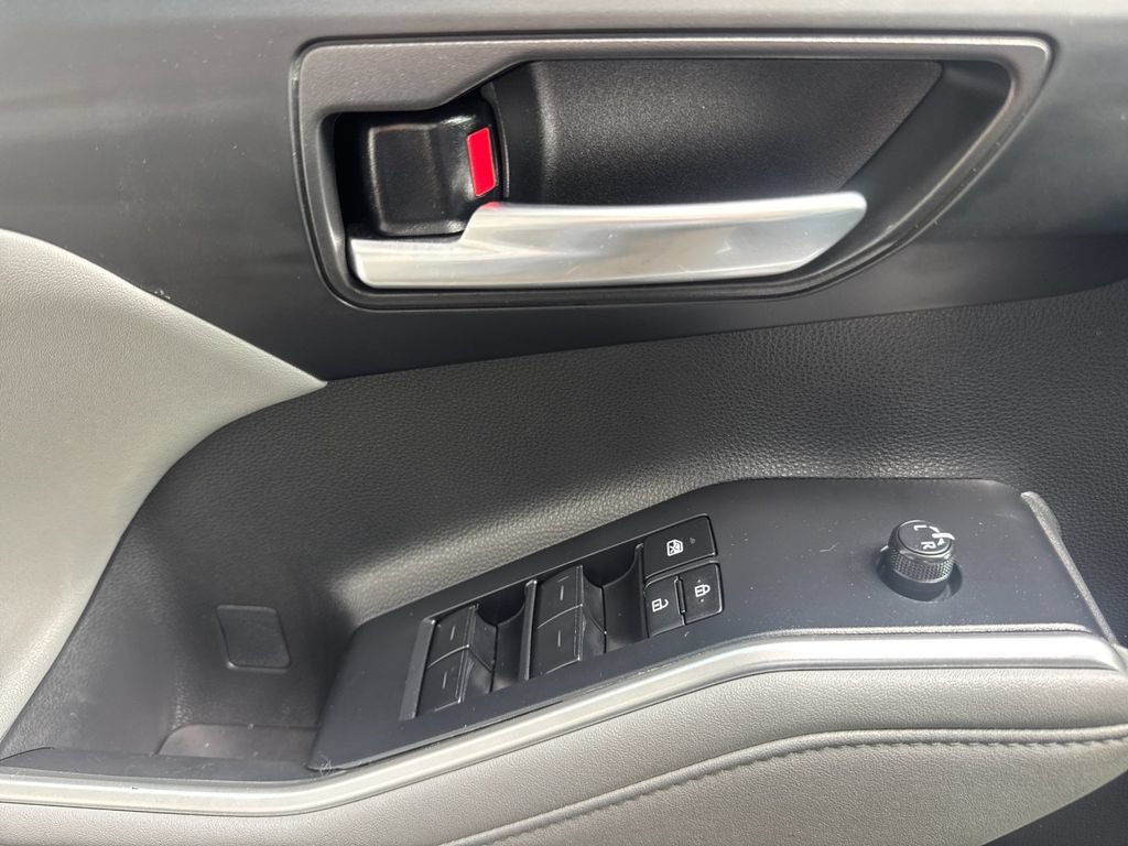 Used 2023 Toyota Highlander XLE FWD image 10