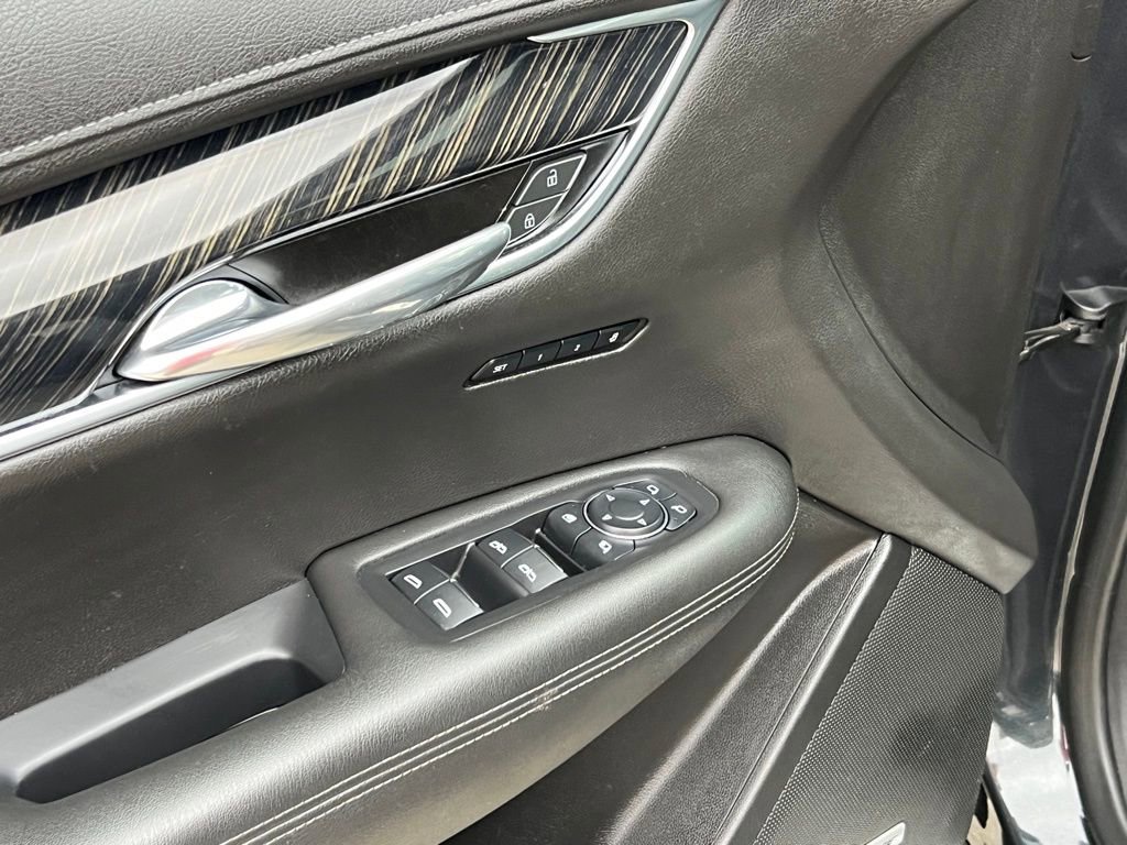 Used 2022 Cadillac XT6 Premium Luxury image 6