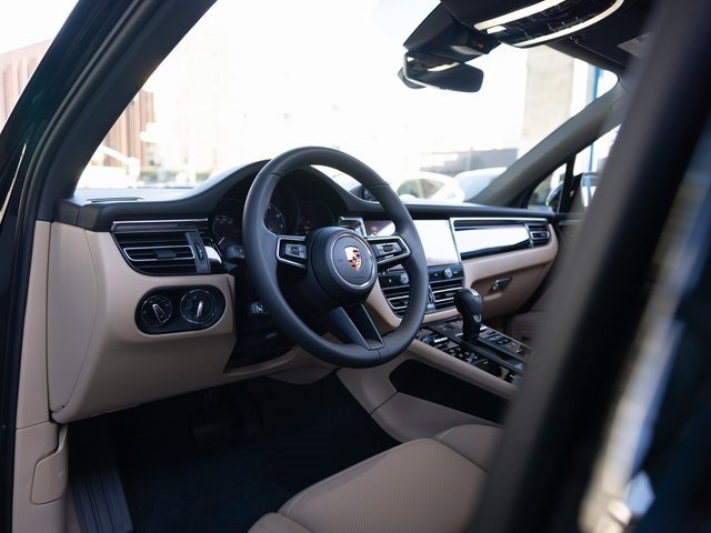New 2026 Porsche Macan image 4
