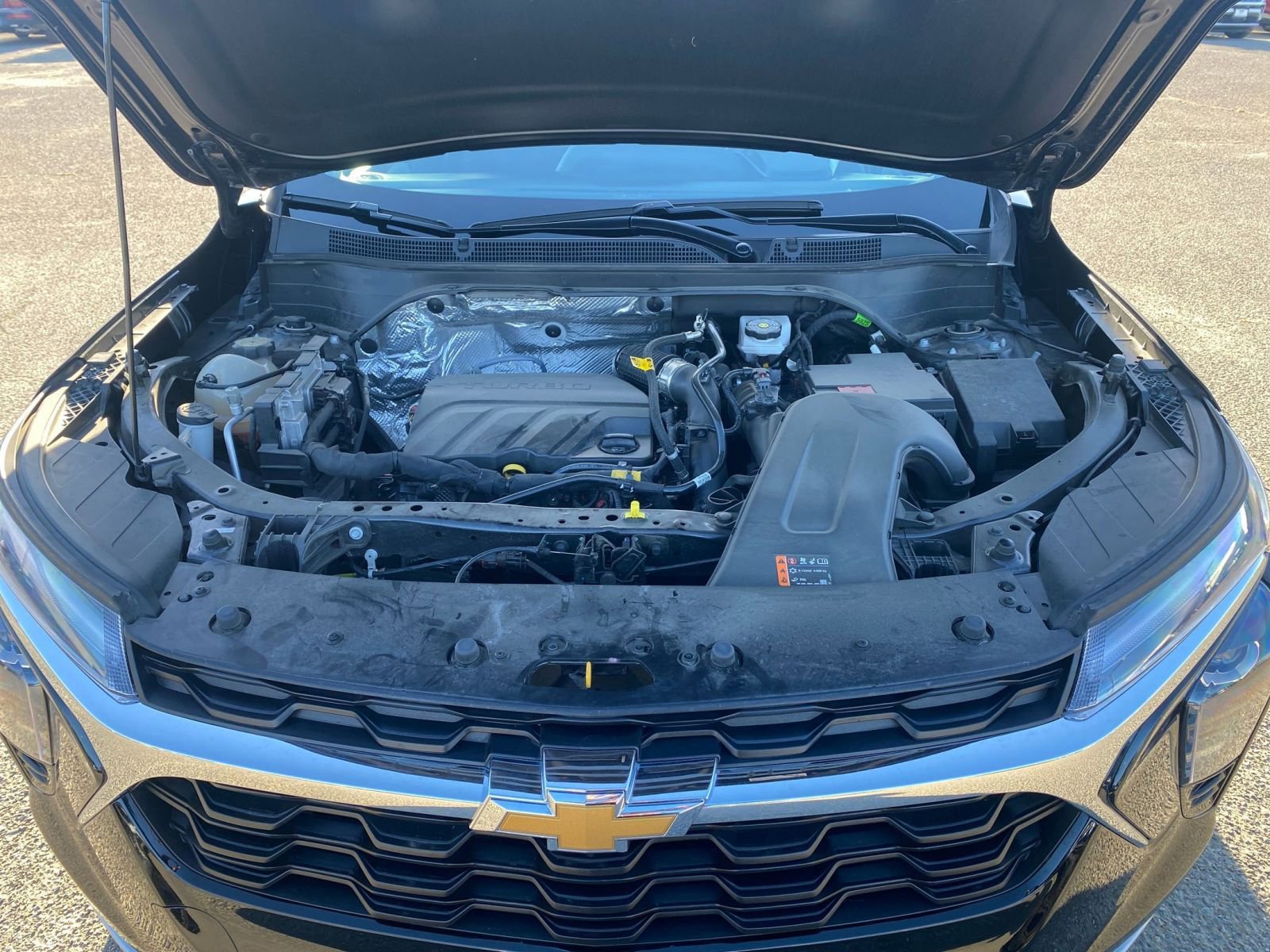 Used 2025 Chevrolet Trax LT FWD image 33