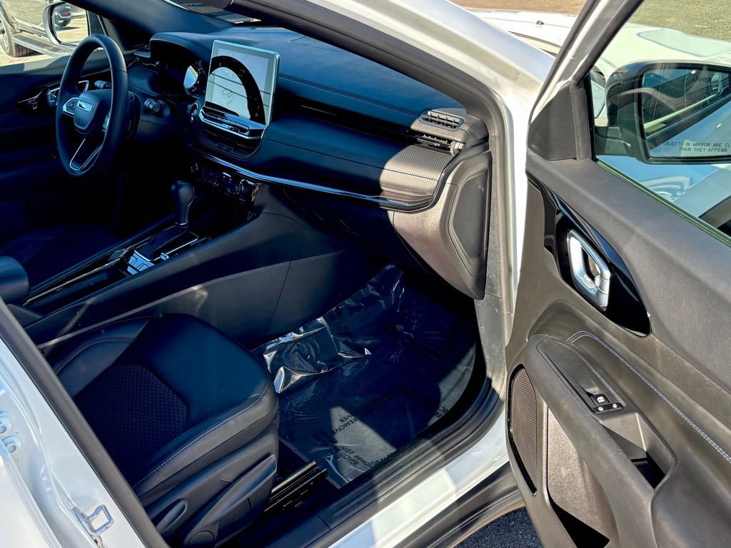 Used 2025 Jeep Compass Latitude w/ Convenience Group image 27