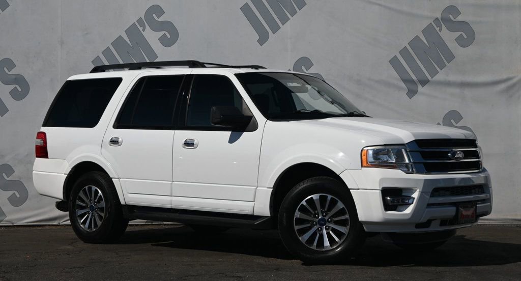 Used 2017 Ford Expedition XLT image 3
