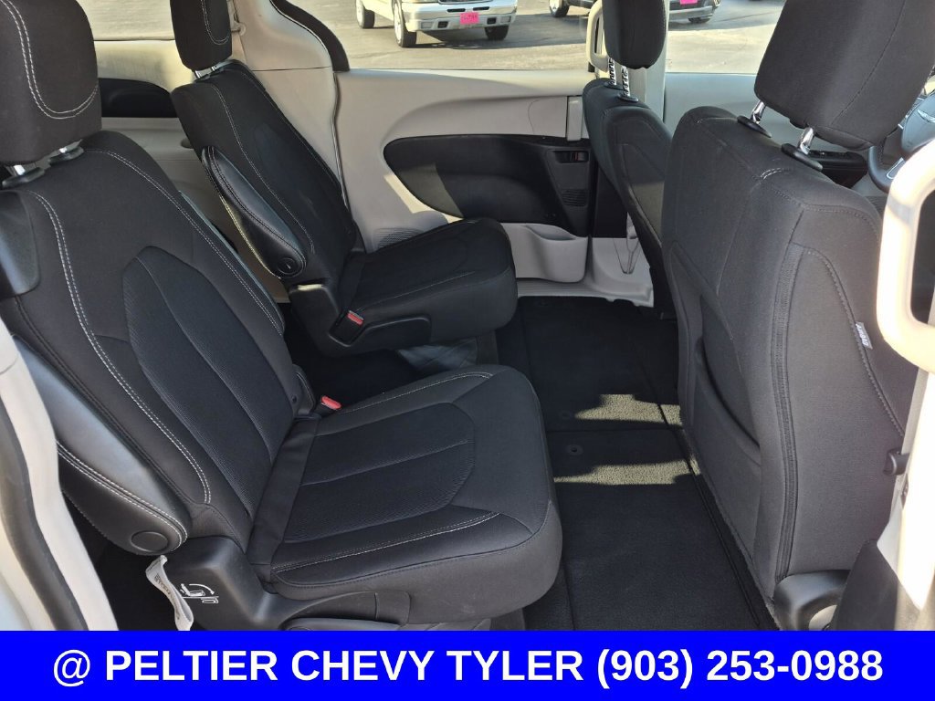 Used 2023 Chrysler Voyager LX FWD image 14