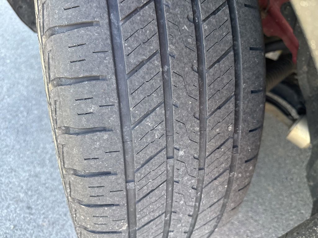 Used 2017 Ford Explorer XLT w/ Equipment Group 202A AWD/4WD image 9