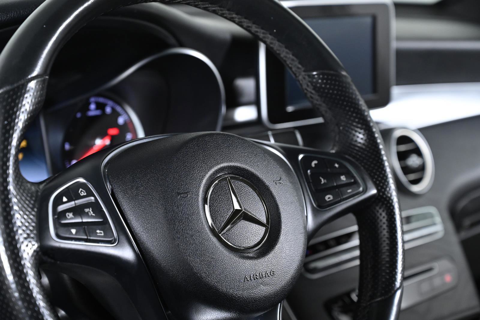 Used 2018 Mercedes-Benz GLC 300 4MATIC image 11