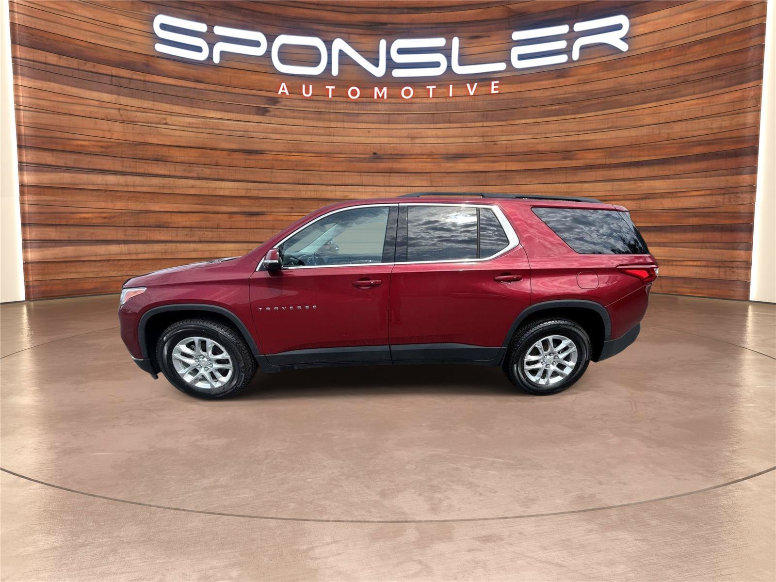 Used 2019 Chevrolet Traverse LT FWD image 3