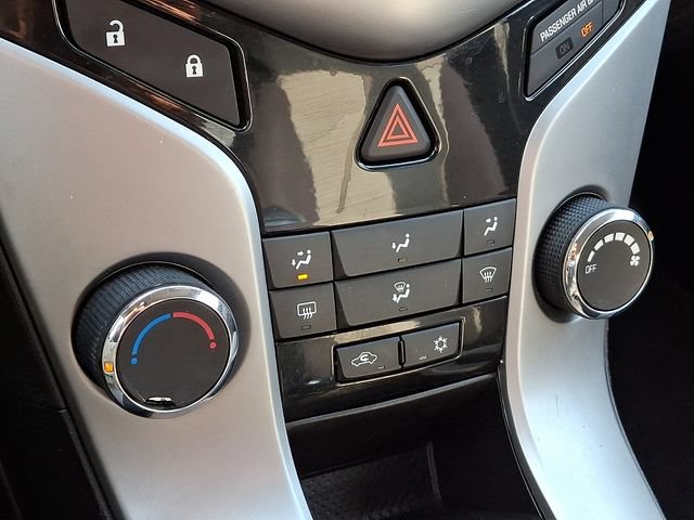 Used 2013 Chevrolet Cruze LS FWD image 16