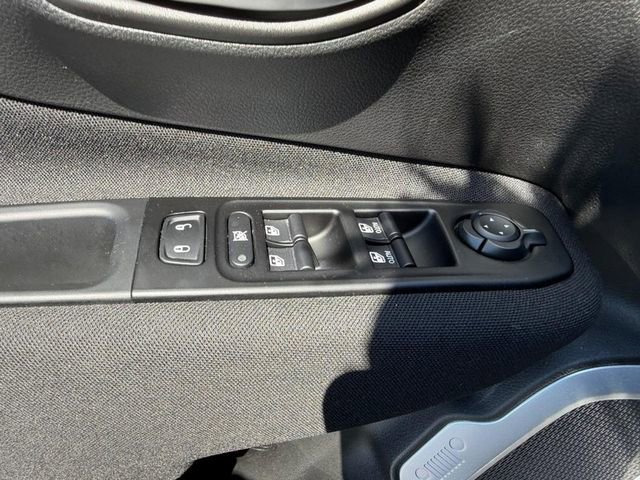 Used 2020 Jeep Renegade Latitude w/ Cold Weather Group image 18