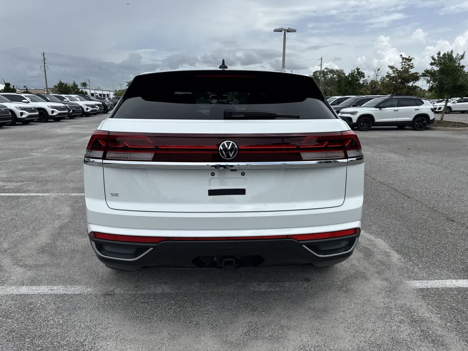 Certified 2024 Volkswagen Atlas Cross Sport SE FWD image 13