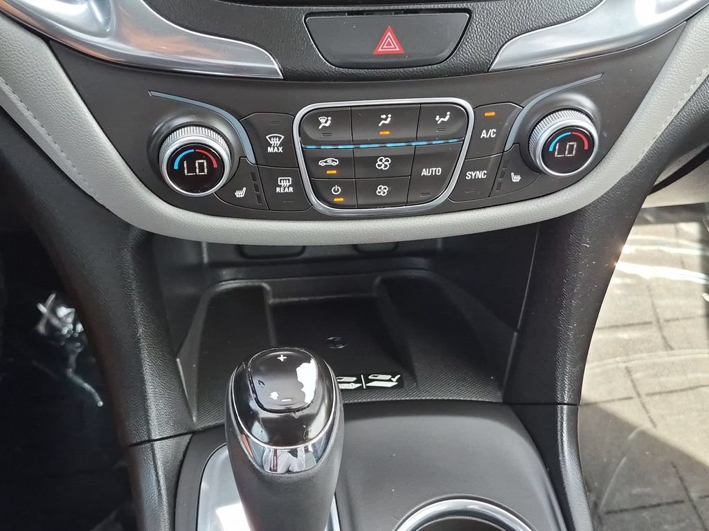 Used 2018 Chevrolet Equinox Premier FWD image 26