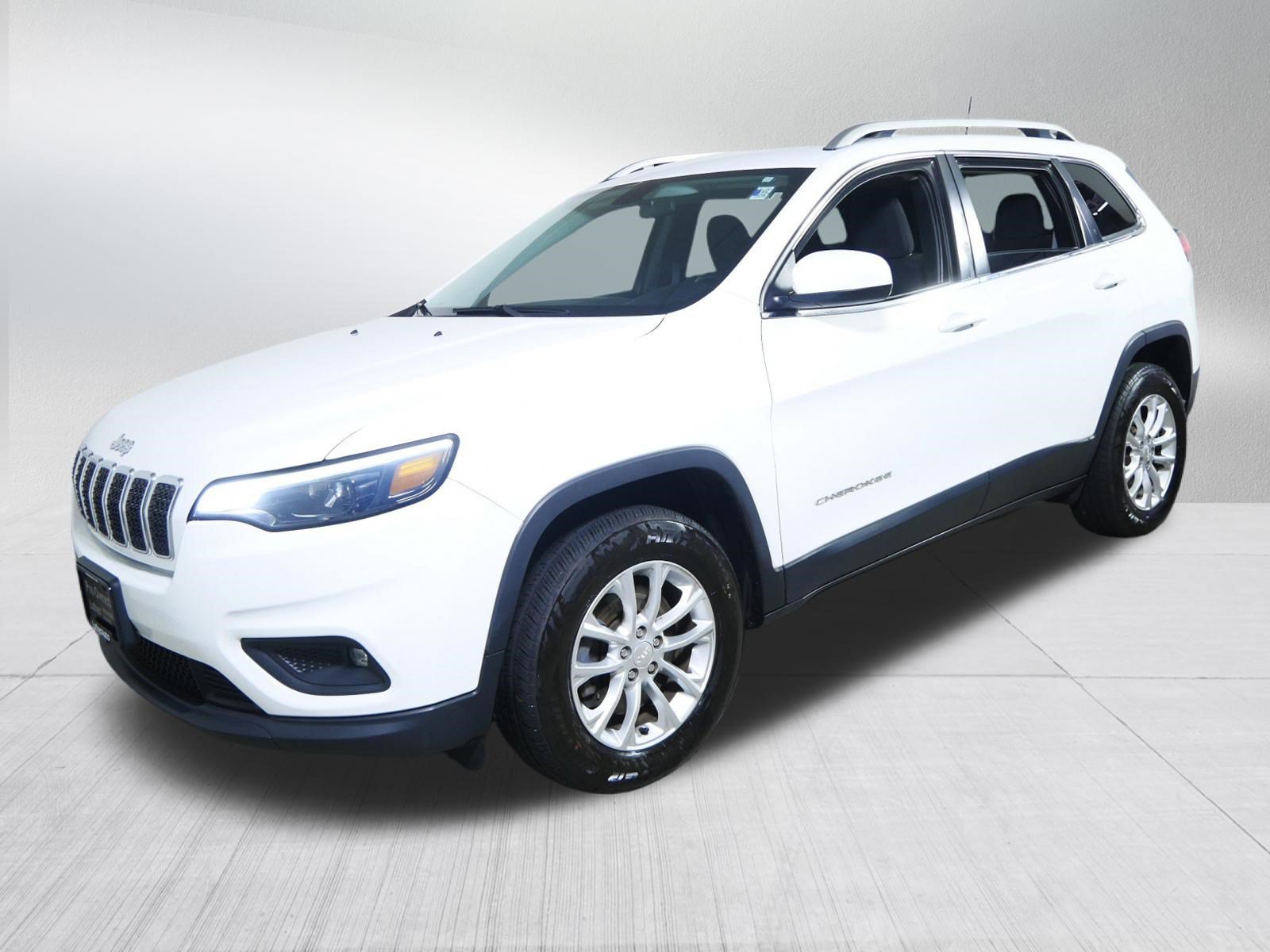 Used 2019 Jeep Cherokee Latitude w/ Cold Weather Group AWD/4WD image 3