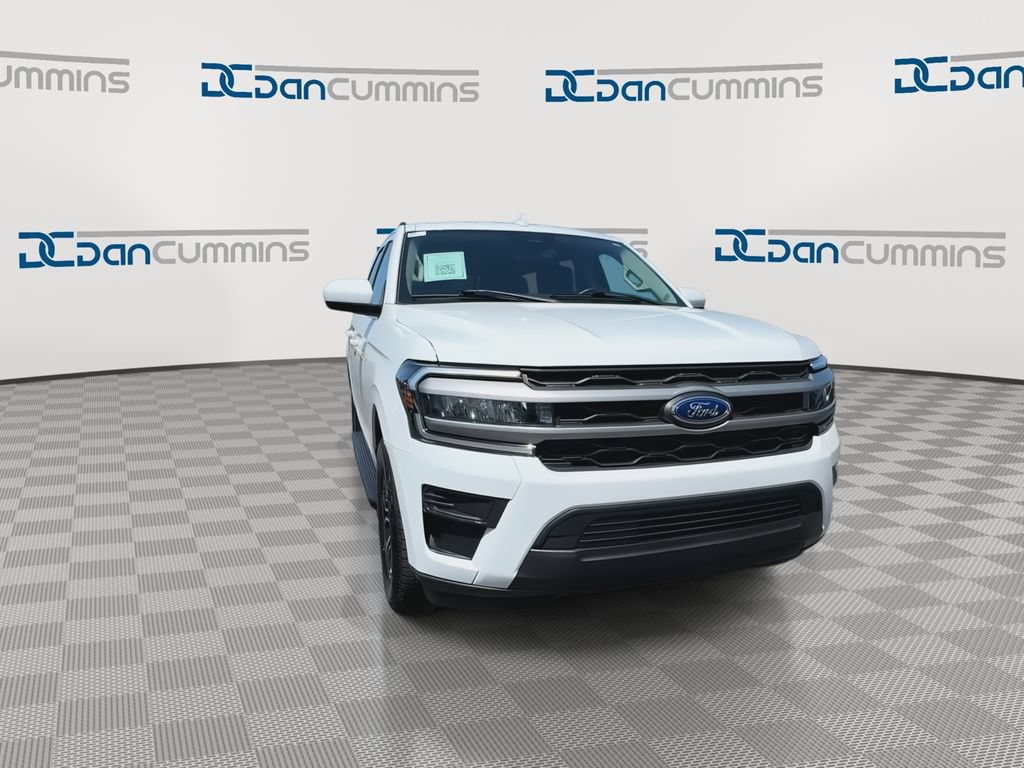 Used 2024 Ford Expedition XLT AWD/4WD image 3
