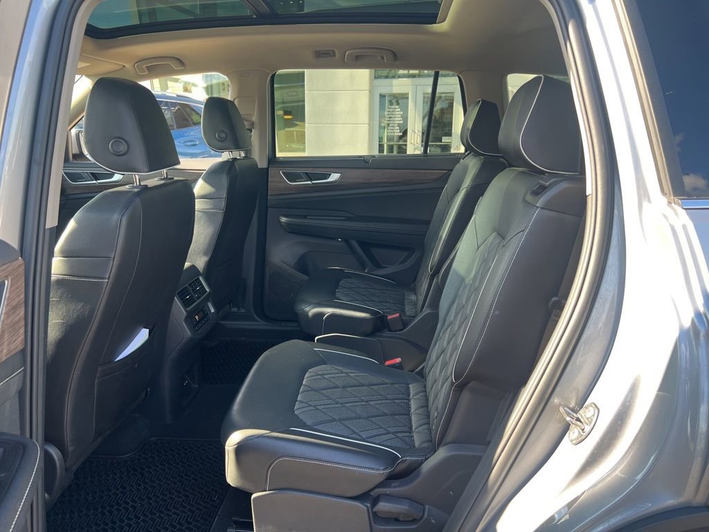 Used 2024 Volkswagen Atlas SEL Premium R-Line AWD/4WD image 16