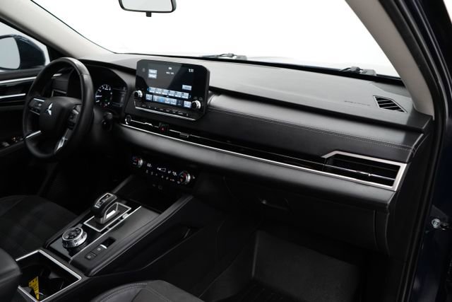 Used 2023 Mitsubishi Outlander SE image 78