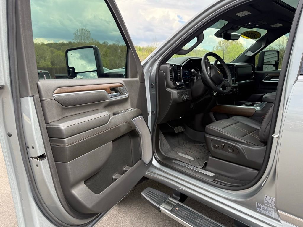 Used 2024 Chevrolet Silverado 2500 High Country w/ High Country Premium Package image 25