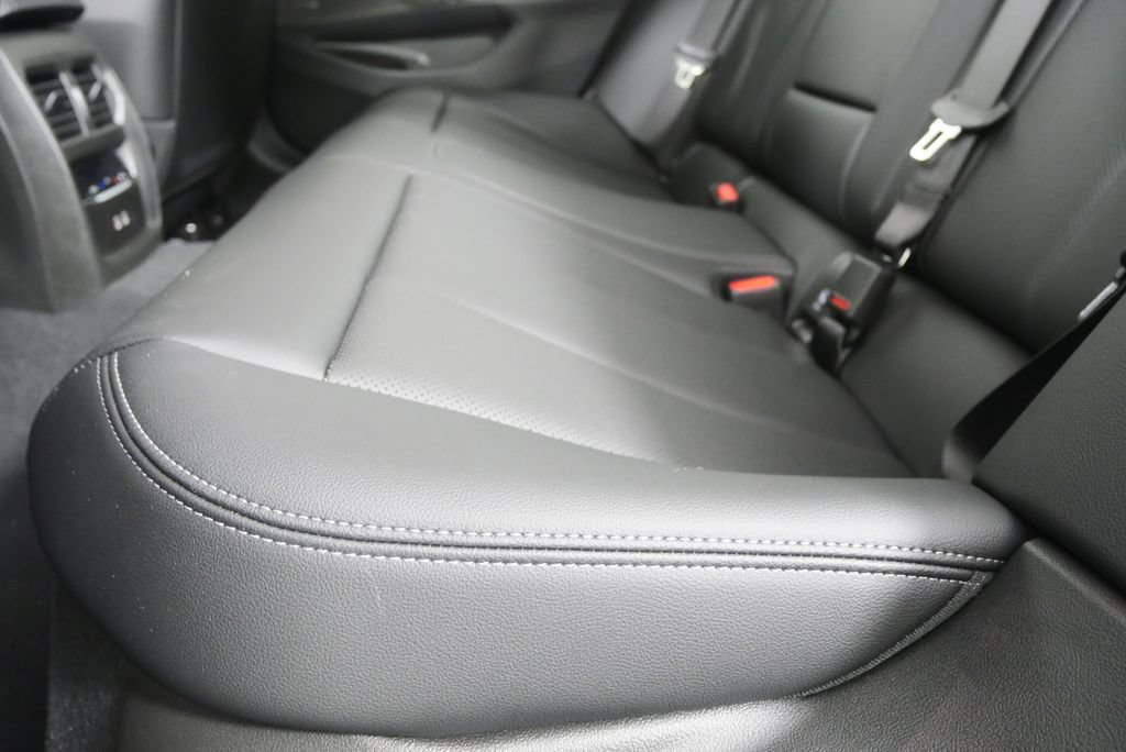 Used 2026 BMW 330i Sedan w/ M Sport Package RWD image 14