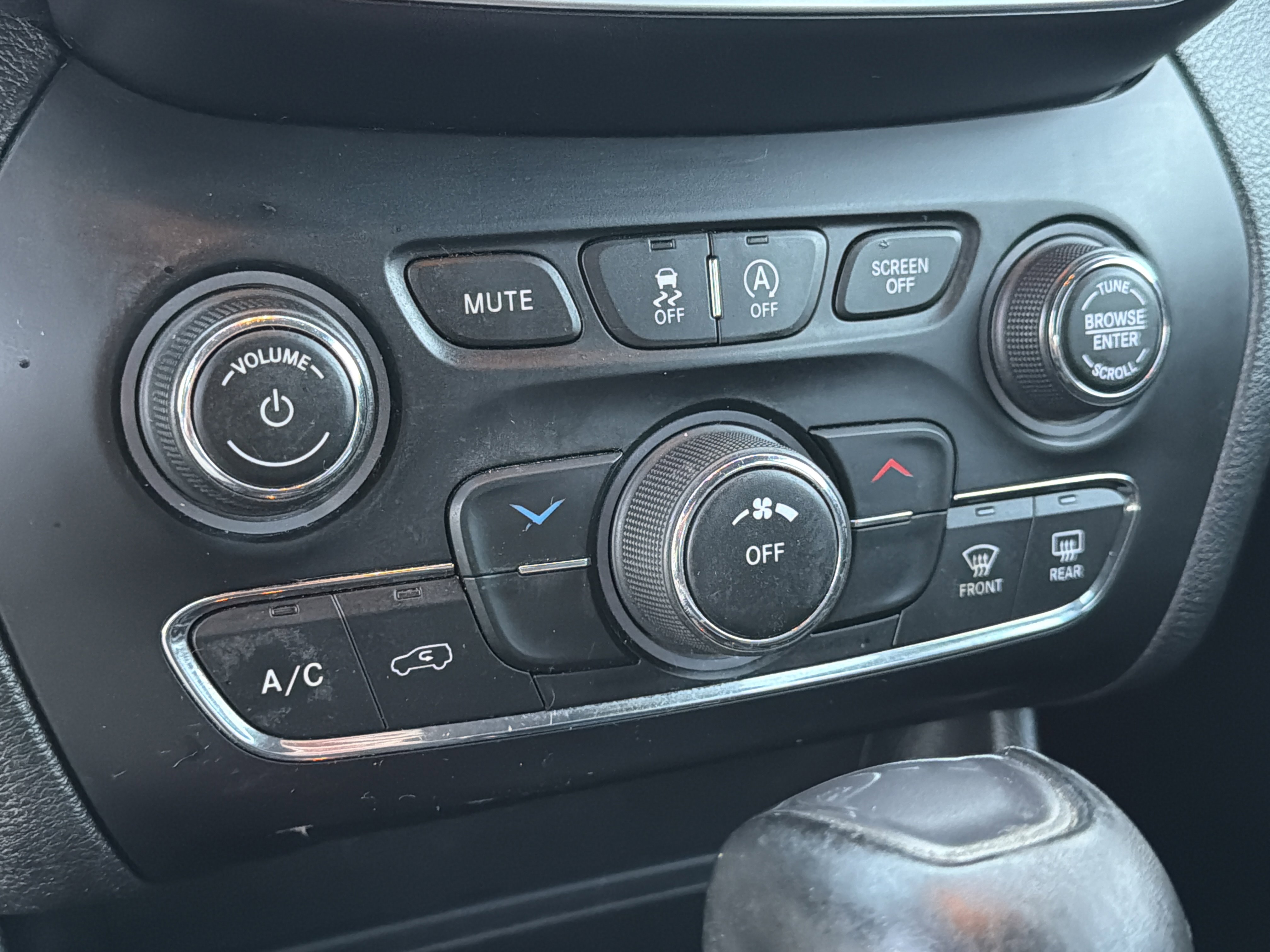 Used 2021 Jeep Cherokee Latitude Lux w/ Sun & Sound Group image 31