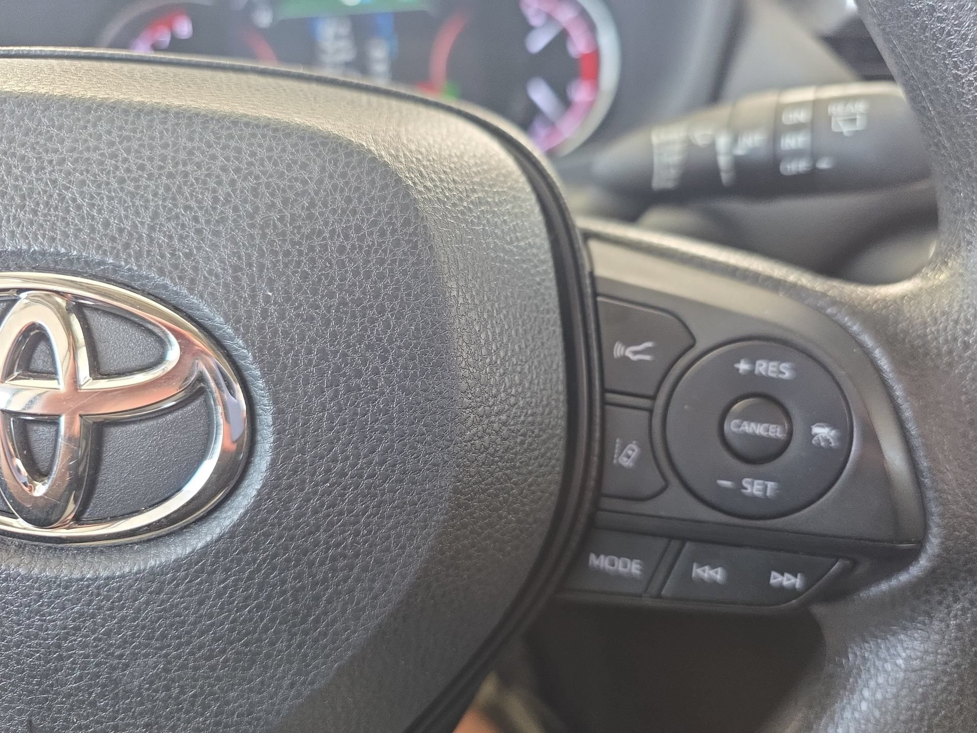 Used 2023 Toyota RAV4 XLE w/ Convenience Package FWD image 18