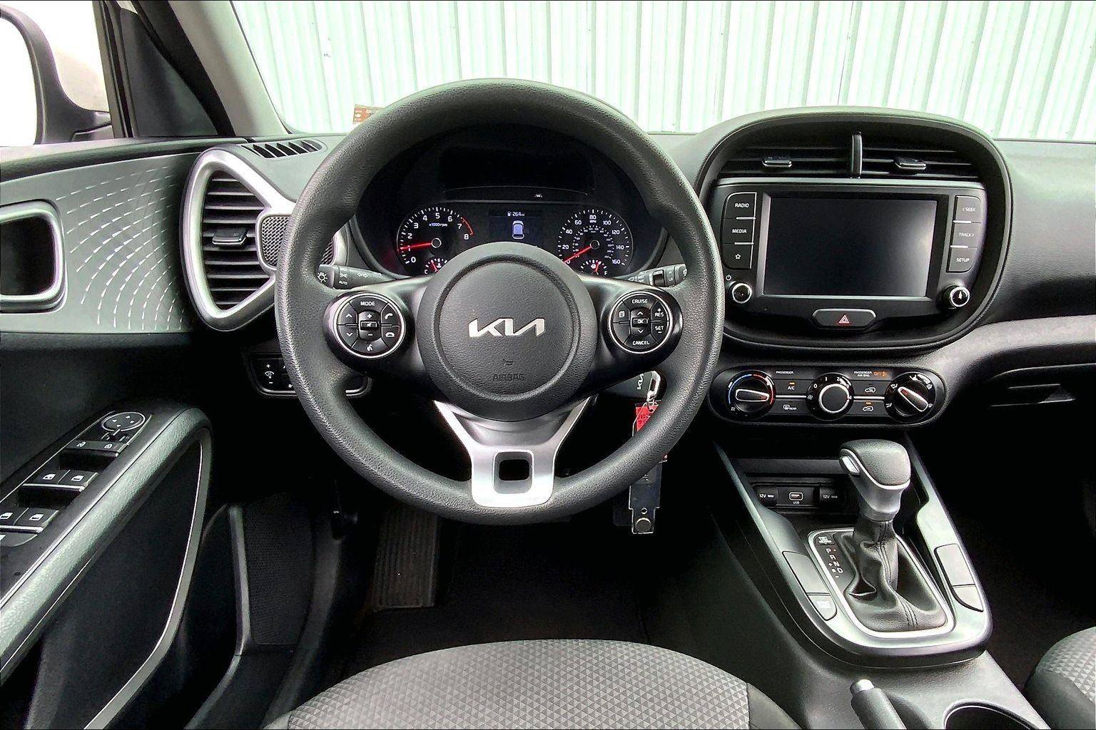 Used 2022 Kia Soul LX w/ Technology Package FWD image 5