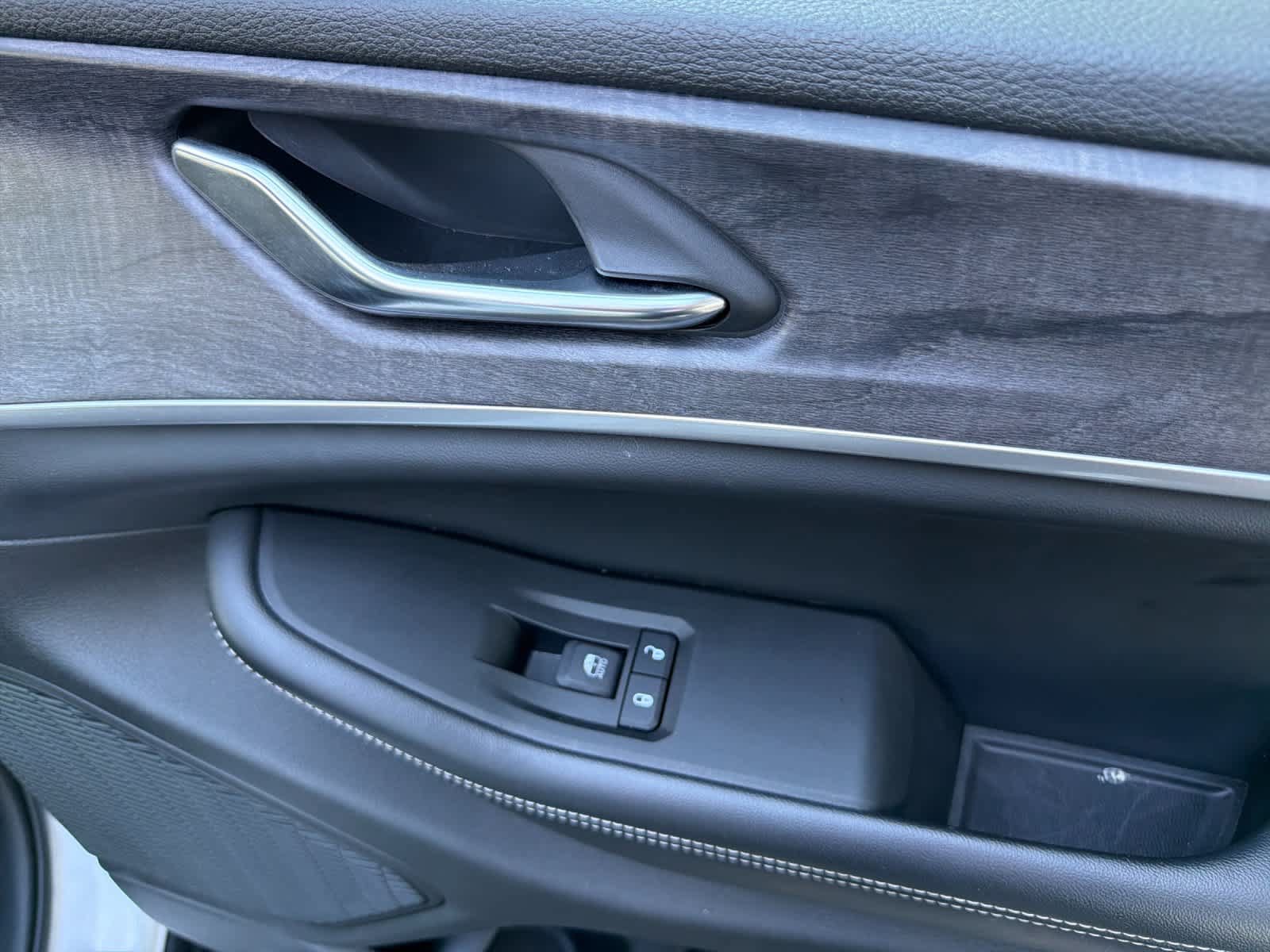 Used 2024 Jeep Grand Cherokee Limited RWD image 18