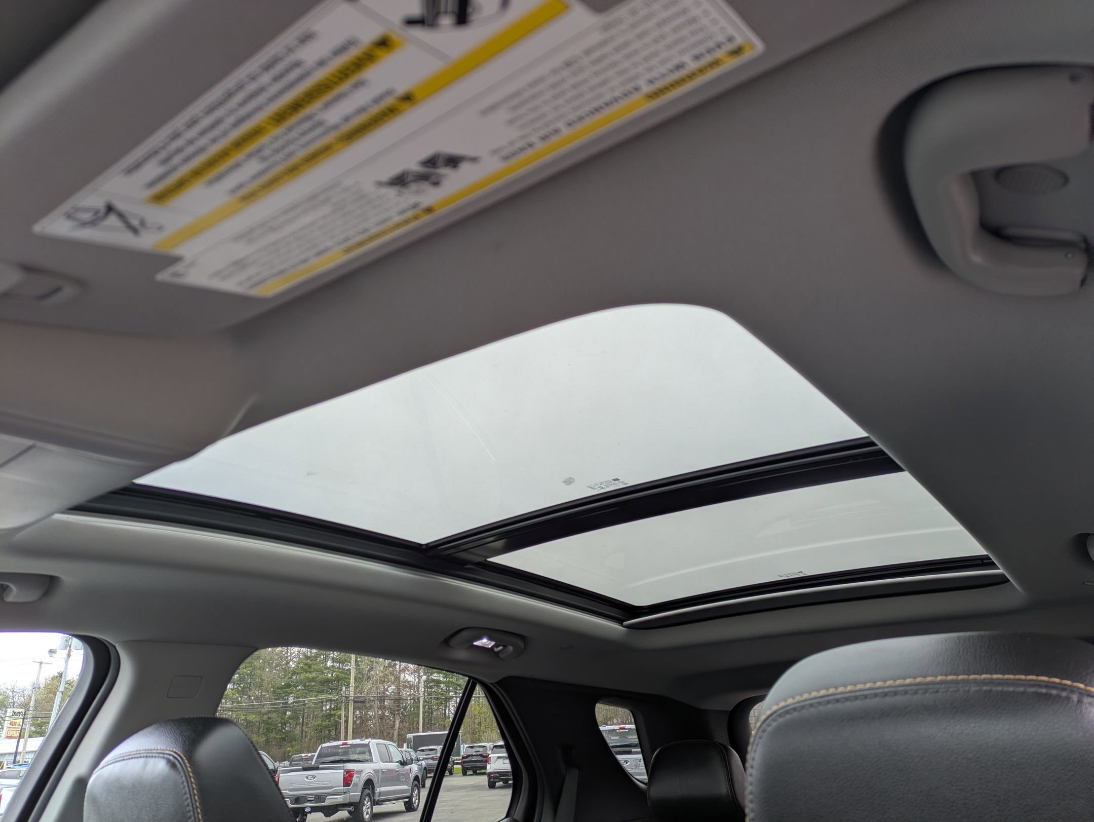 Used 2023 Chevrolet Equinox Premier image 16