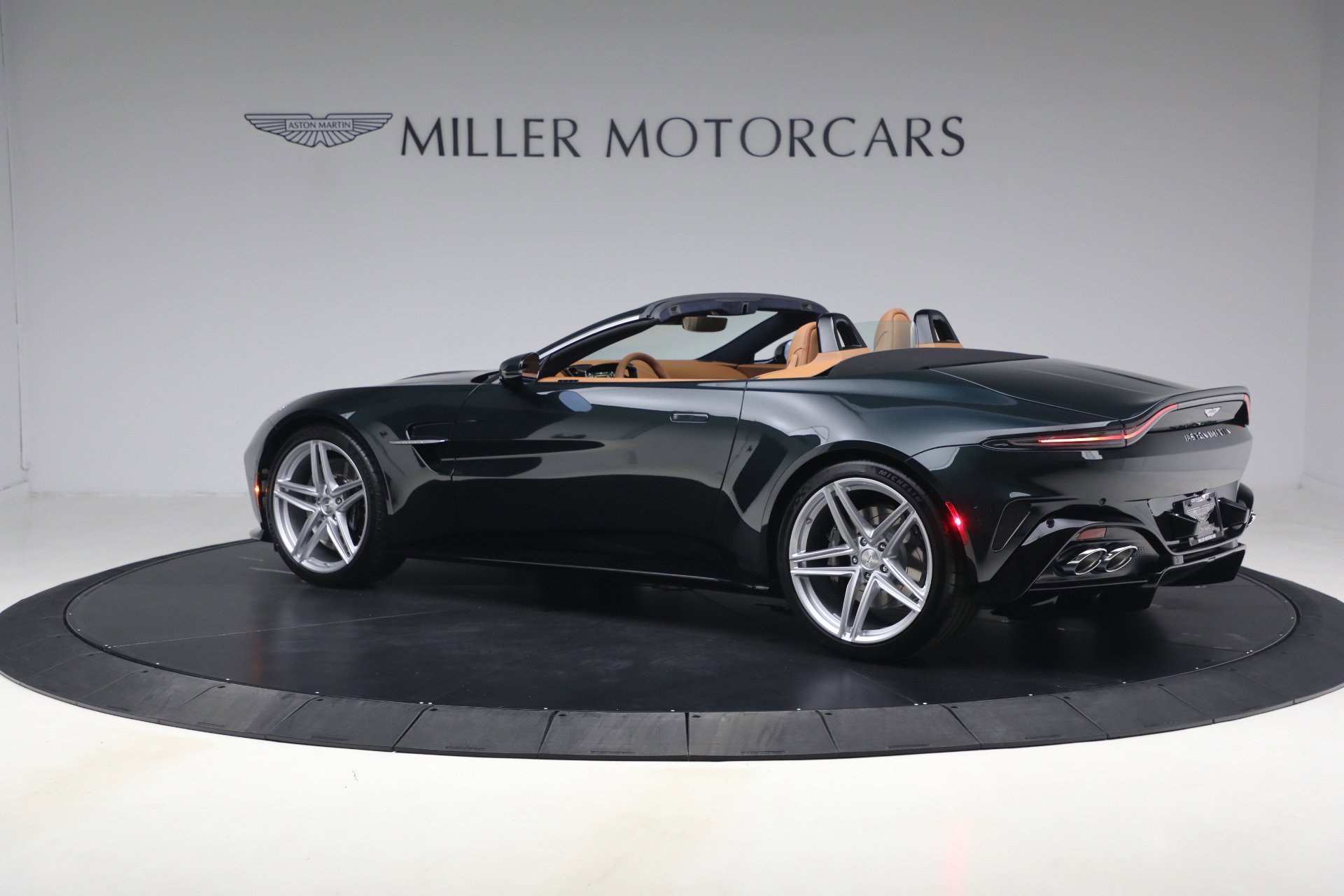 New 2026 Aston Martin V8 Vantage Roadster image 4