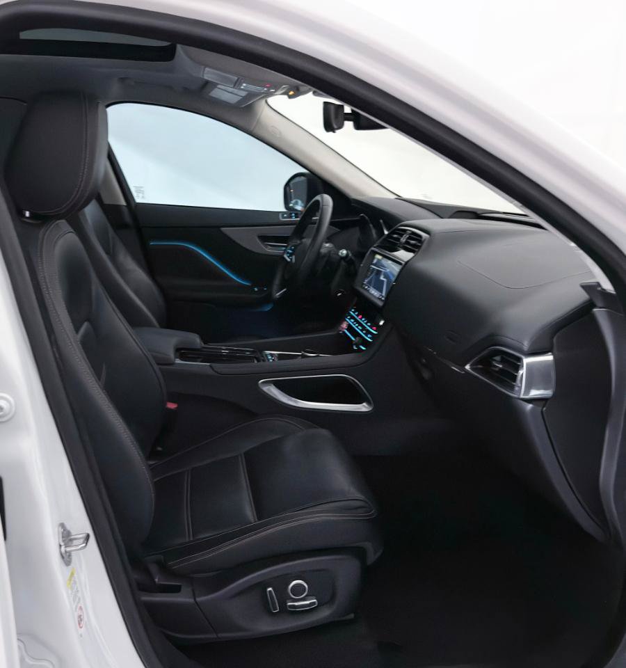 Used 2020 Jaguar F-PACE Prestige AWD/4WD image 25