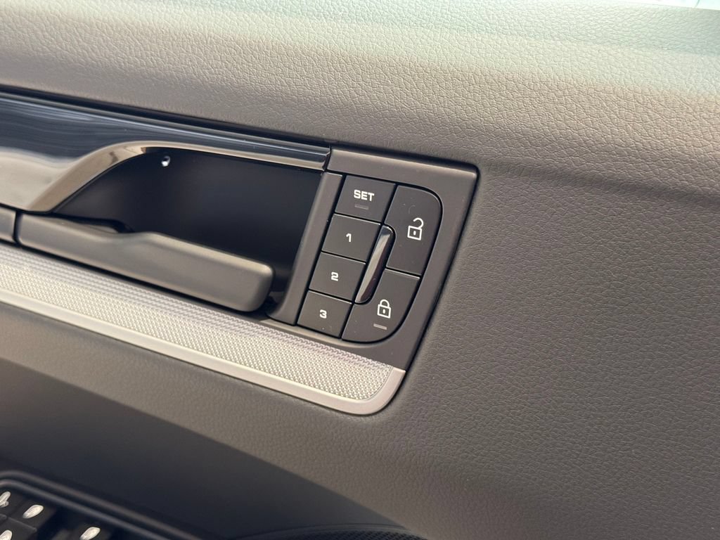 New 2026 Porsche Cayenne Coupe AWD/4WD image 18