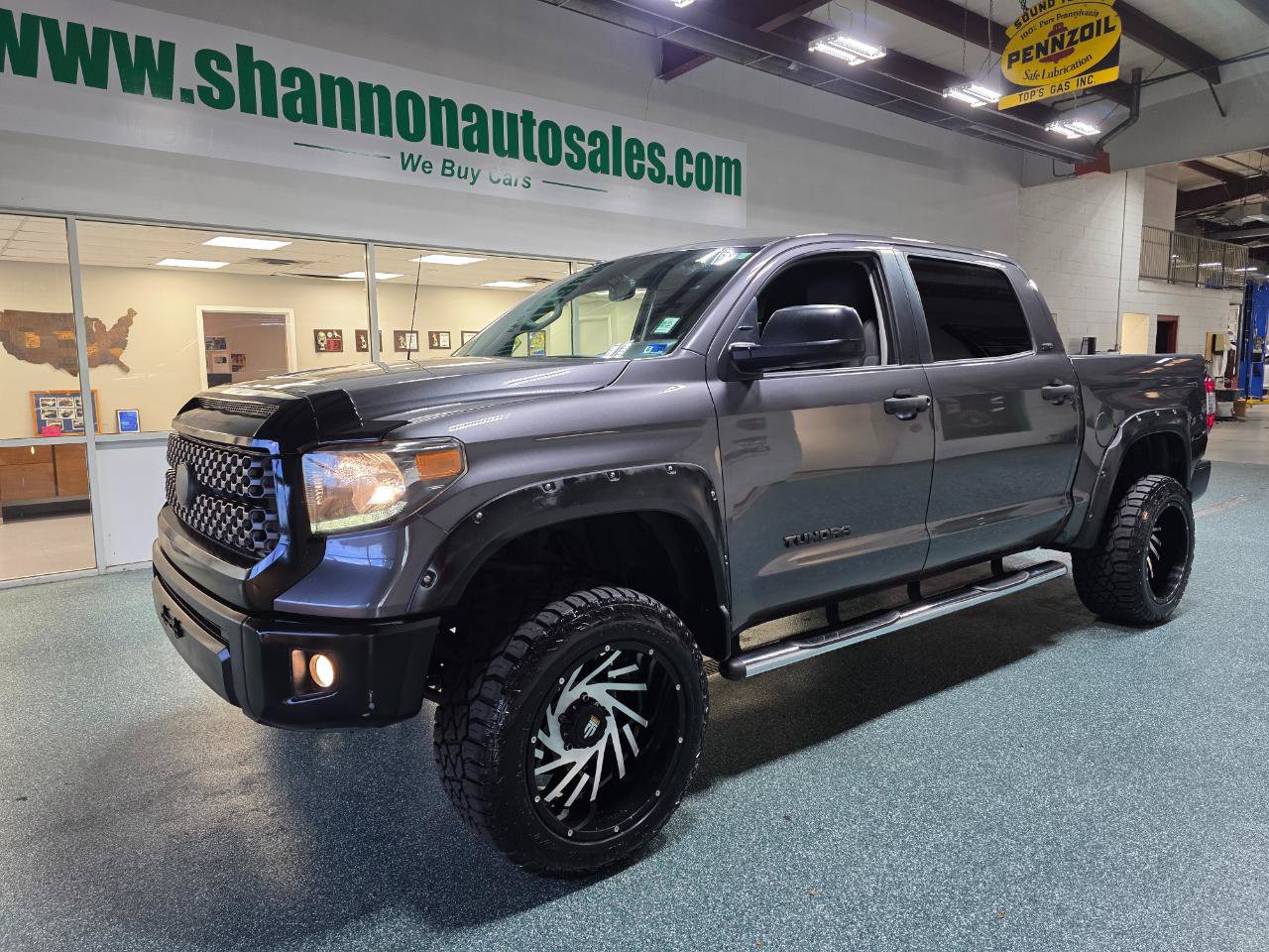 Used 2018 Toyota Tundra SR5 w/ SR5 Upgrade Package RWD image 2