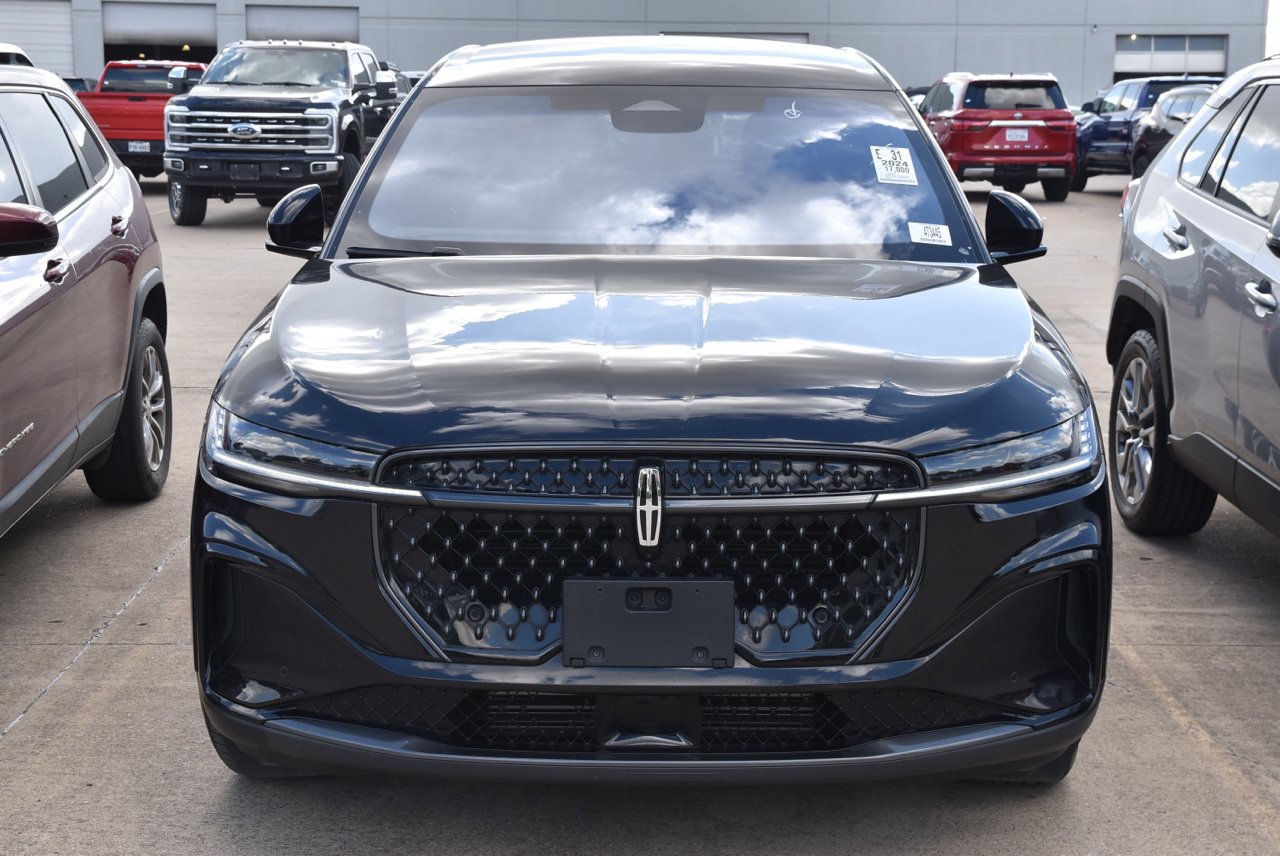 Used 2024 Lincoln Nautilus Premier w/ Jet Appearance Package AWD/4WD image 3