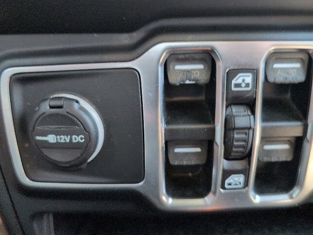 Used 2019 Jeep Wrangler Unlimited Sahara image 21