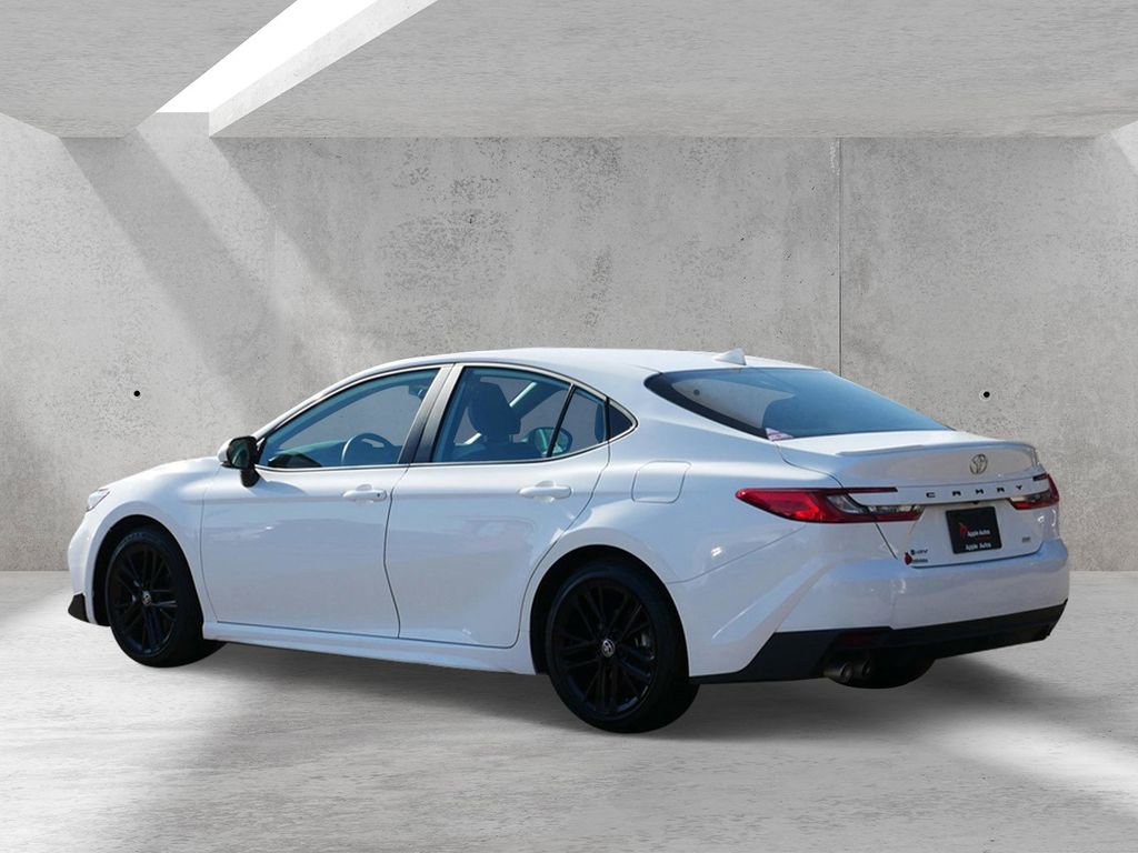 Used 2025 Toyota Camry SE image 4