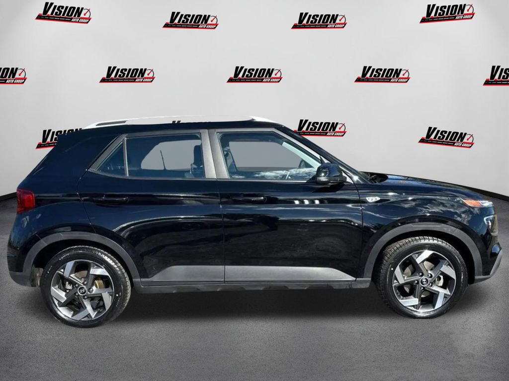 Used 2022 Hyundai Venue SEL w/ Cargo Package image 4