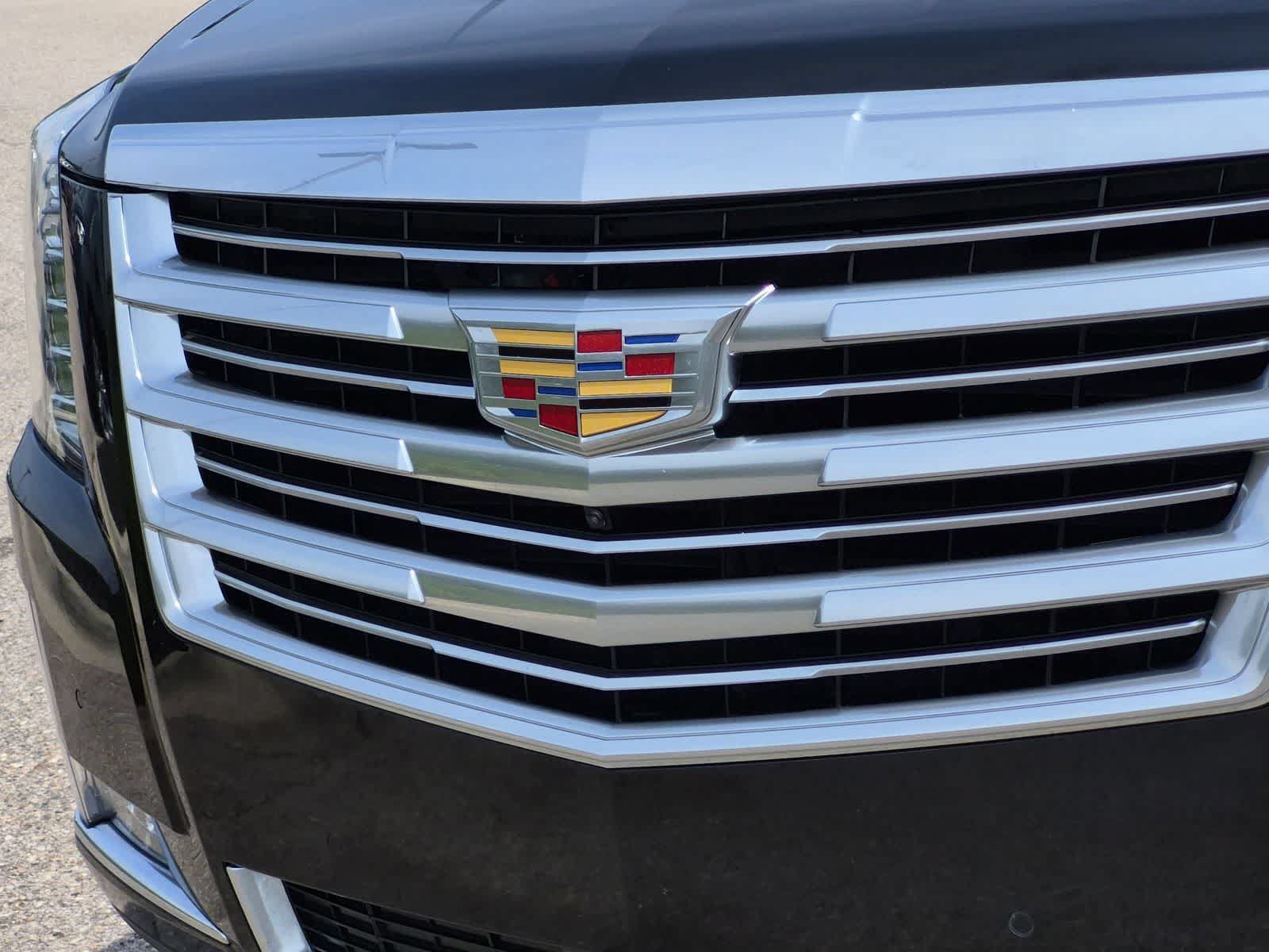 Used 2018 Cadillac Escalade Platinum AWD/4WD image 12