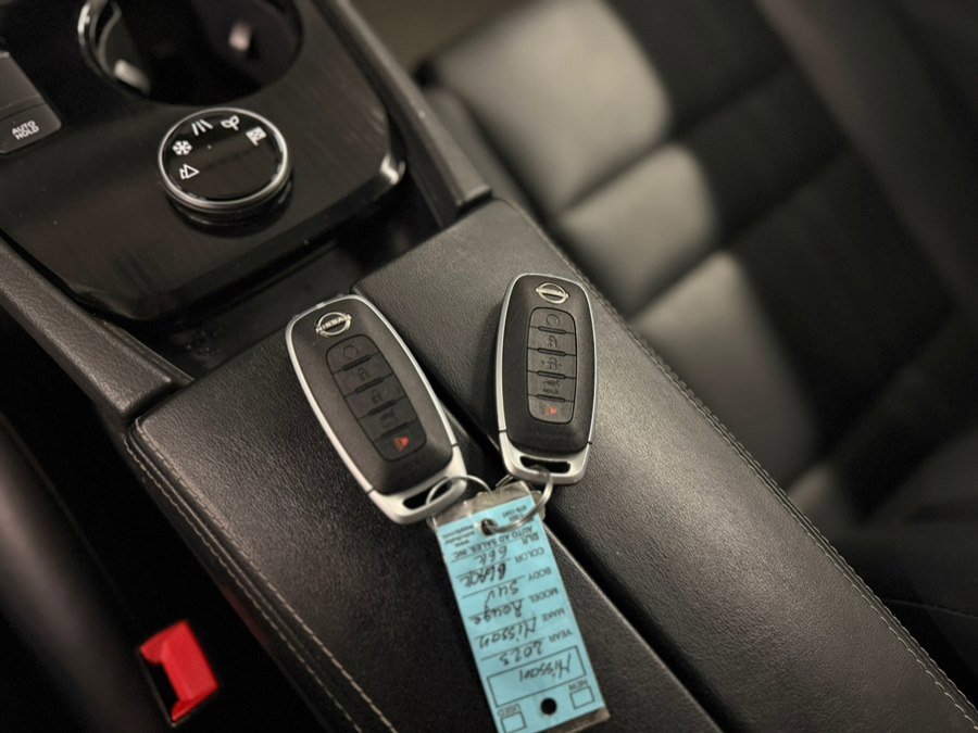 Used 2023 Nissan Rogue SV w/ SV Premium Package image 38