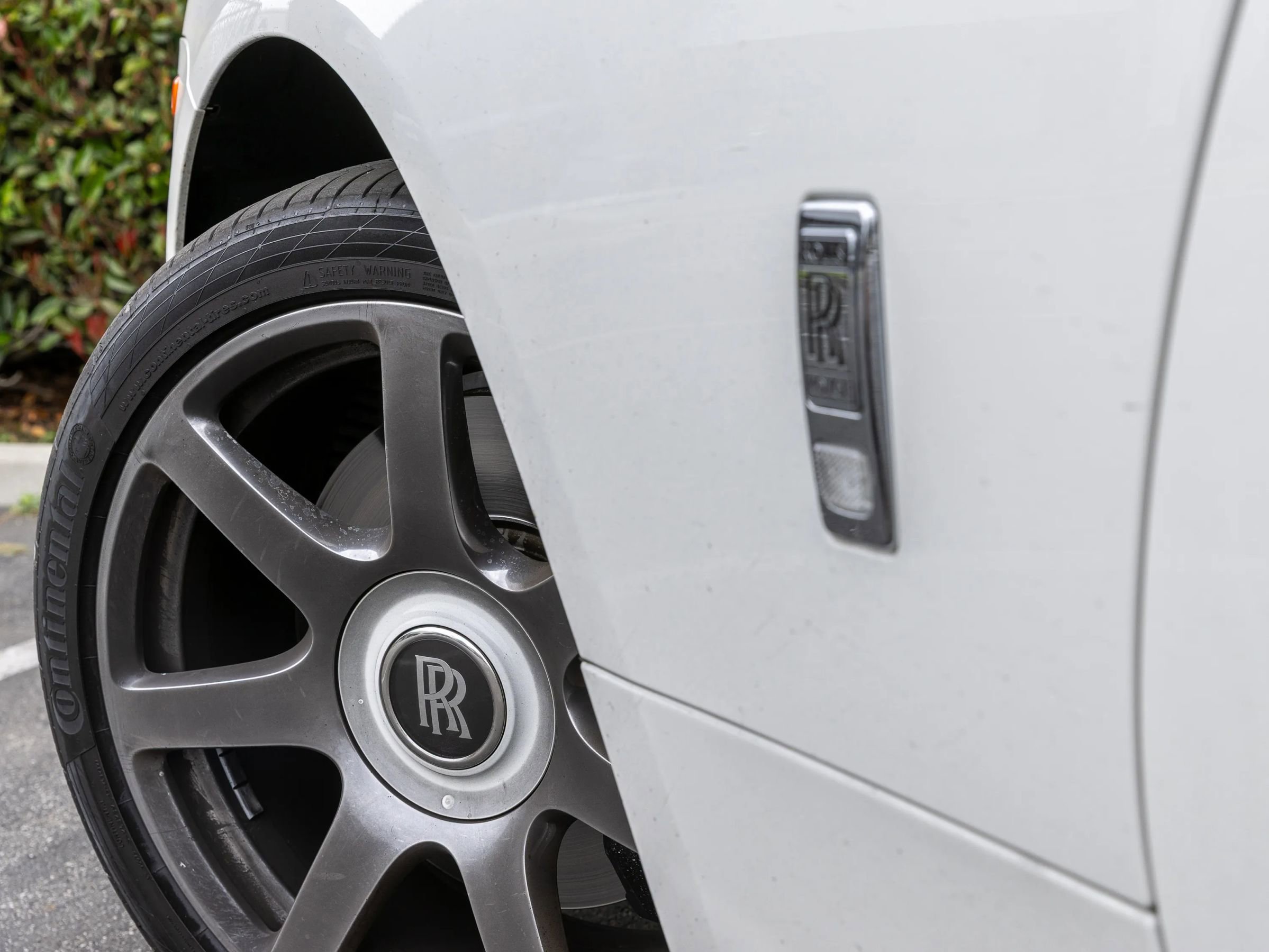 Used 2020 Rolls-Royce Dawn image 15