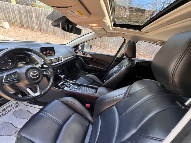 Used 2018 MAZDA MAZDA3 Touring FWD image 12
