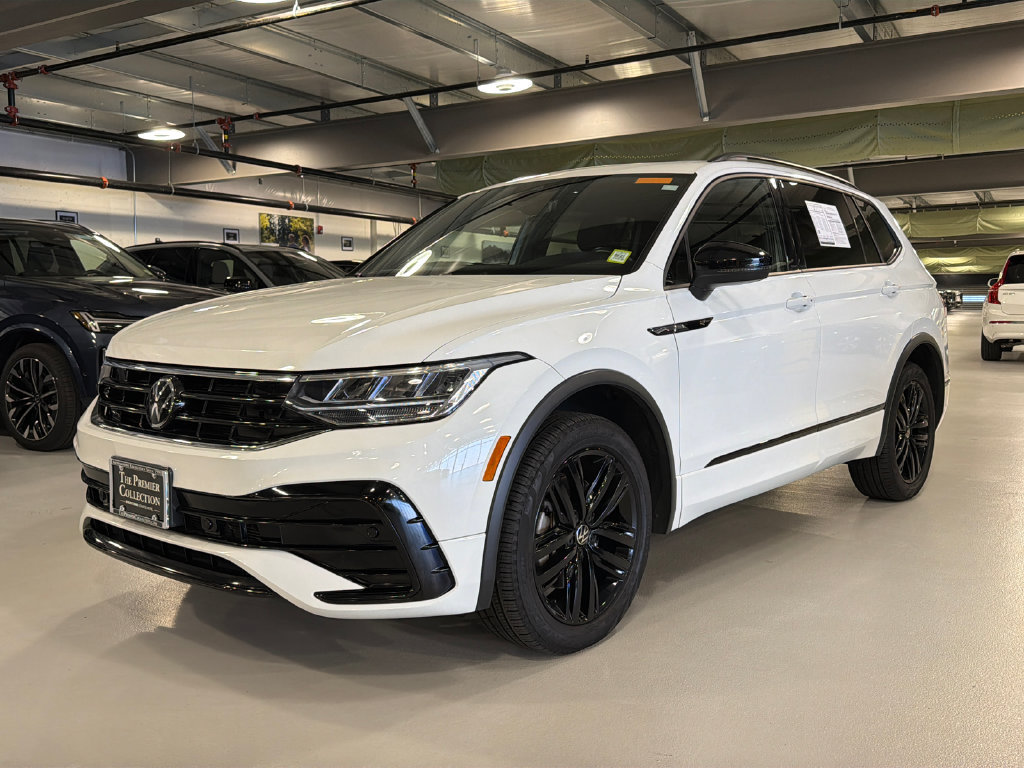 Used 2022 Volkswagen Tiguan SE R-Line AWD/4WD image 3