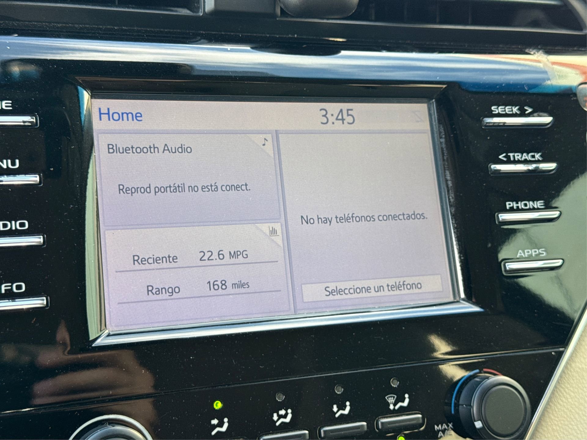 Used 2018 Toyota Camry LE image 28